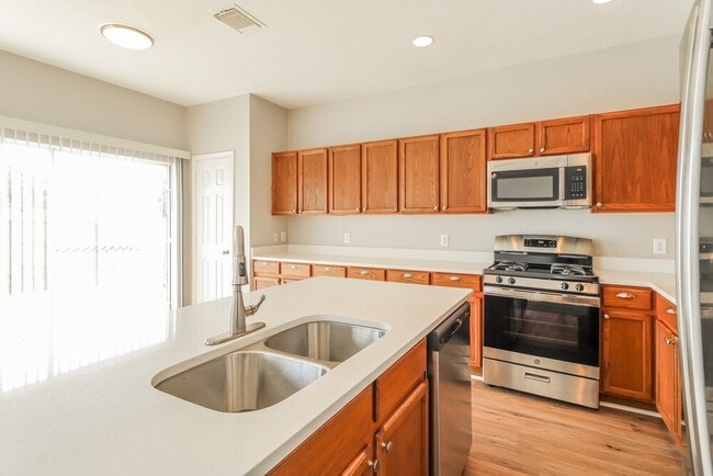 Building Photo - 2715 Feather Green Trail