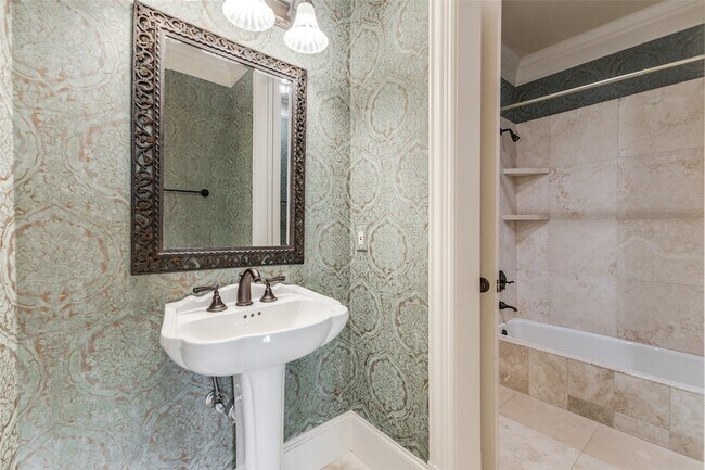 Building Photo - 6416 Dykes Way