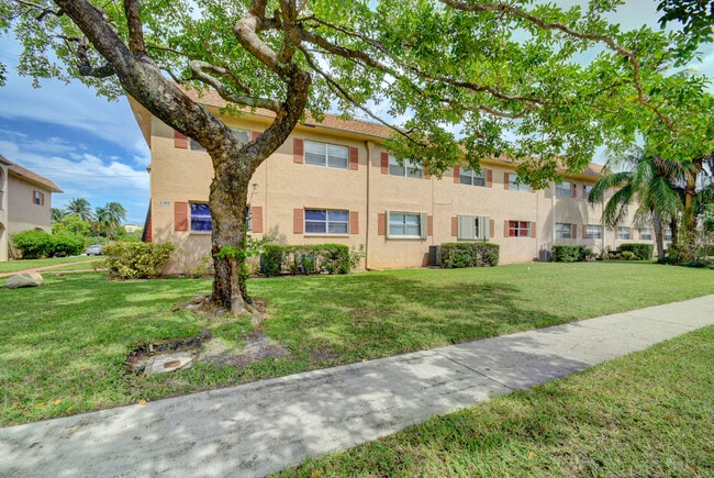 Building Photo - 550 SW 2nd Ave