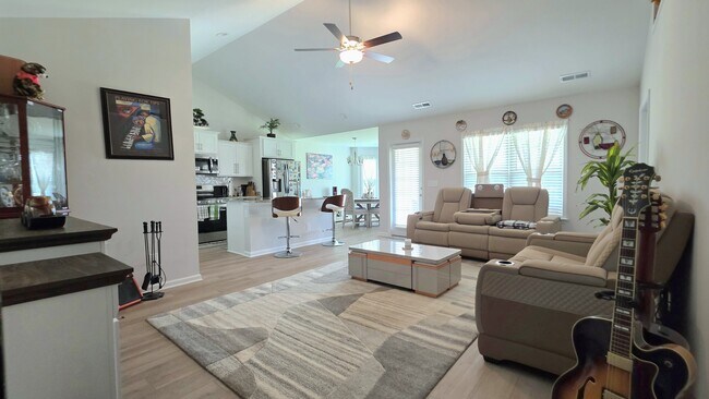 Building Photo - 506 Woodside Dr