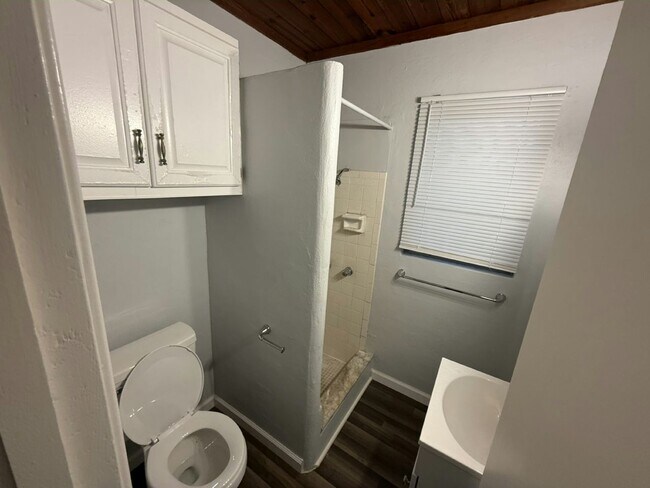 Building Photo - 8801 E Moonrise Ln