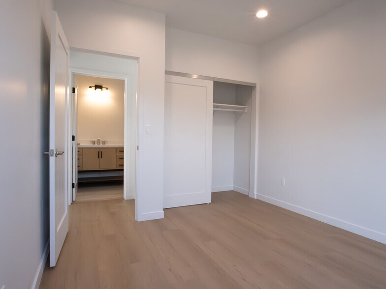 Building Photo - 2344 Gatewood St
