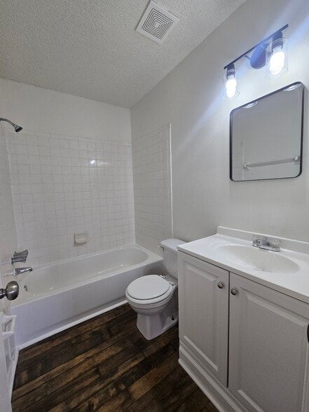 Building Photo - 1436 E Main St