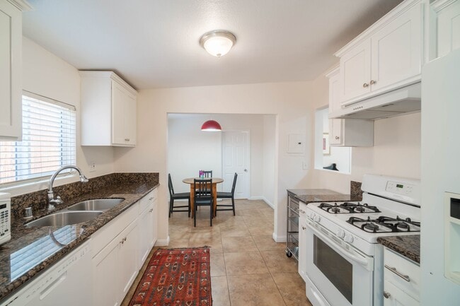 Building Photo - 1809 W 37th Pl