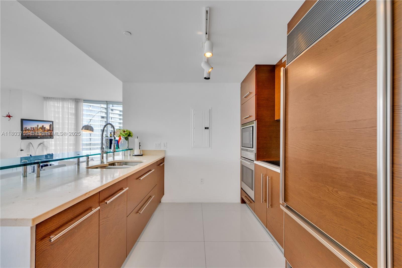 Building Photo - 465 Brickell Ave