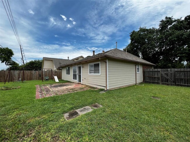 Building Photo - 15303 Riverside Grove Dr