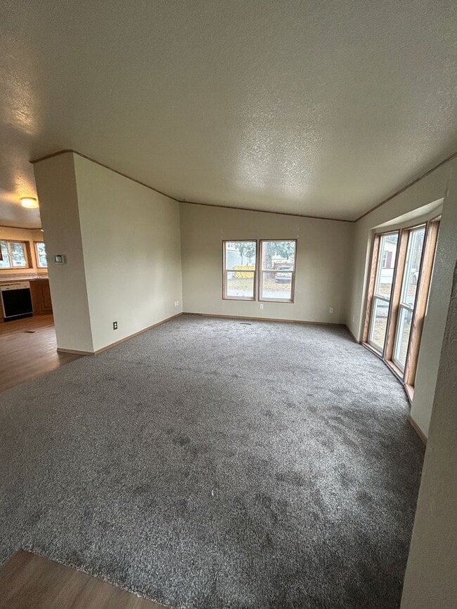 Building Photo - Renovated 3-Bedroom, 2-Bedroom Manufactured Home with a Spacious Yard in Hayden