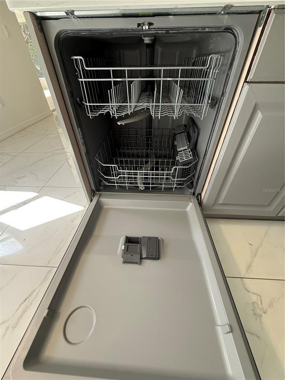 Building Photo - 4688 Heather Terrace