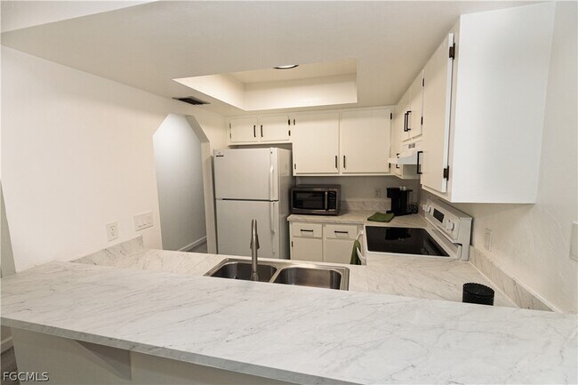 Building Photo - 1420 Academy Blvd