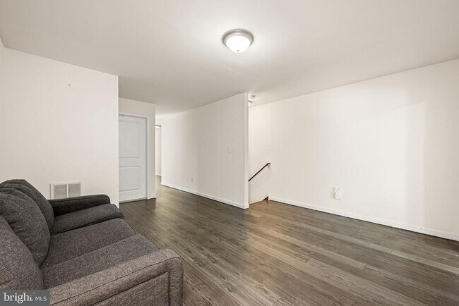 Building Photo - 1240 S 45th St