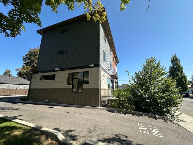 Building Photo - 1502 N 3rd St