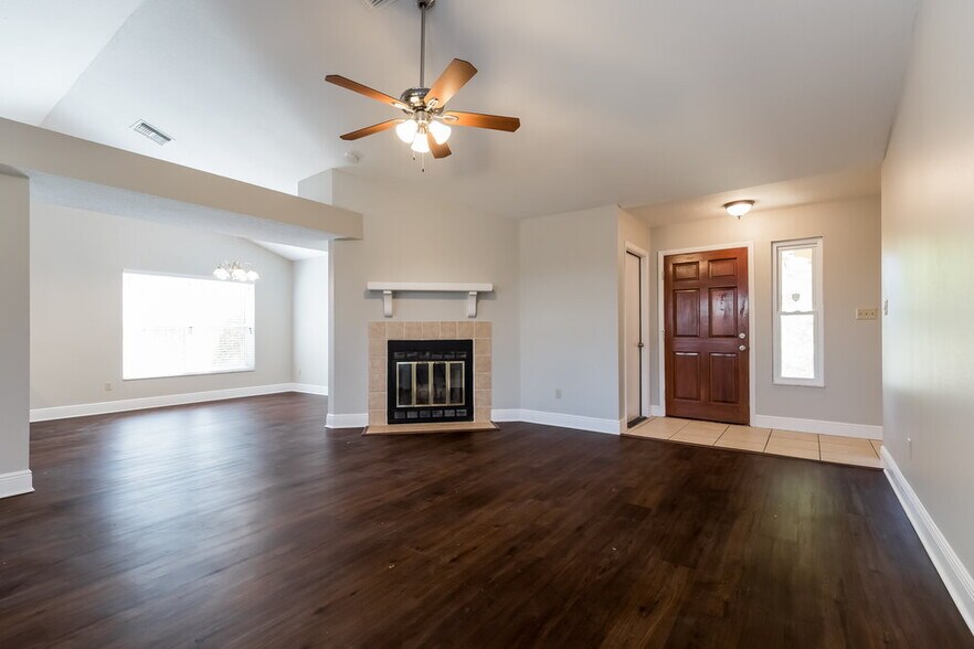 Building Photo - 1003 Ragsdale Rd