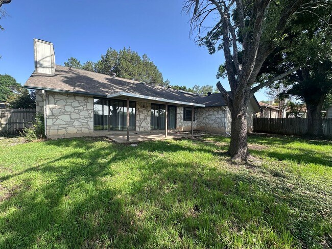 Building Photo - BEAUTIFUL WOOD FLOORING IN THIS 3 BR IN FO...