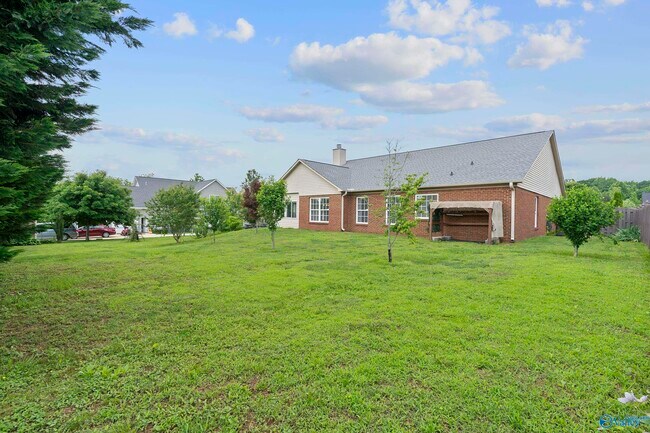 Building Photo - 108 Landings Way Dr