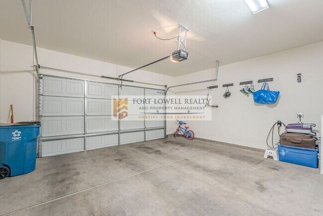 Building Photo - COMING SOON! Modern 4 Bedroom Home in Gate...