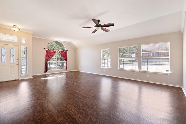 Building Photo - 500 Sophie Ct