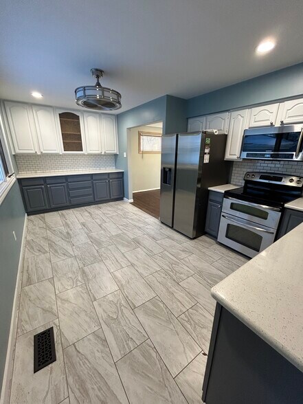 Building Photo - 6838 Moccasin St