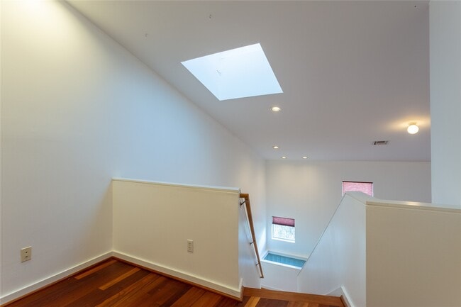 Building Photo - 1424 Bailey St