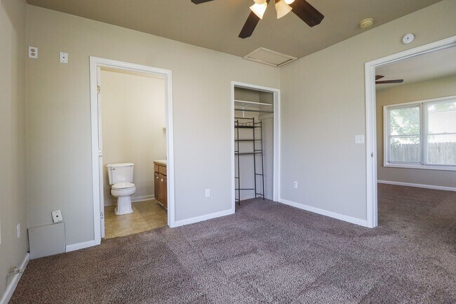 Building Photo - S 55th West Ave Duplex