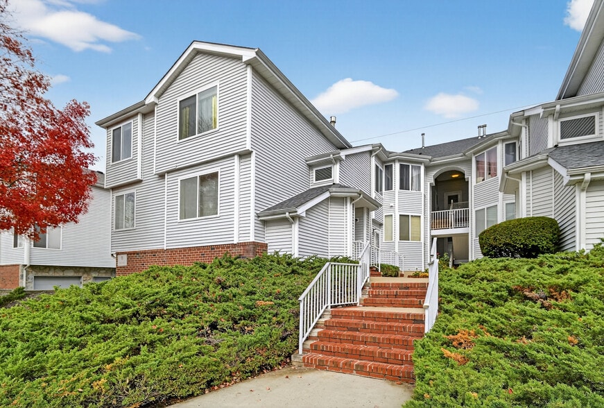 Building Photo - 802 Jesse Way