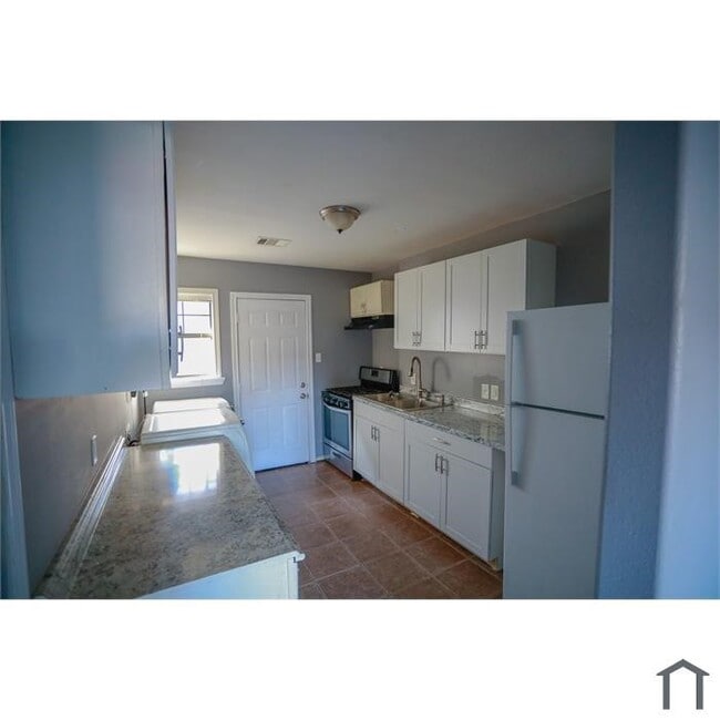 Building Photo - 3232 Berry St