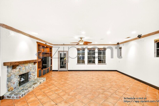 Building Photo - 1485 Clearview Cir