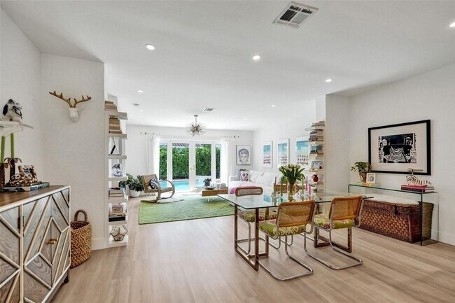 Building Photo - 3206 Robbins Rd