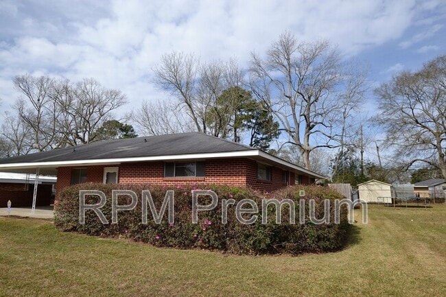 Building Photo - 8255 Queenswood Ct