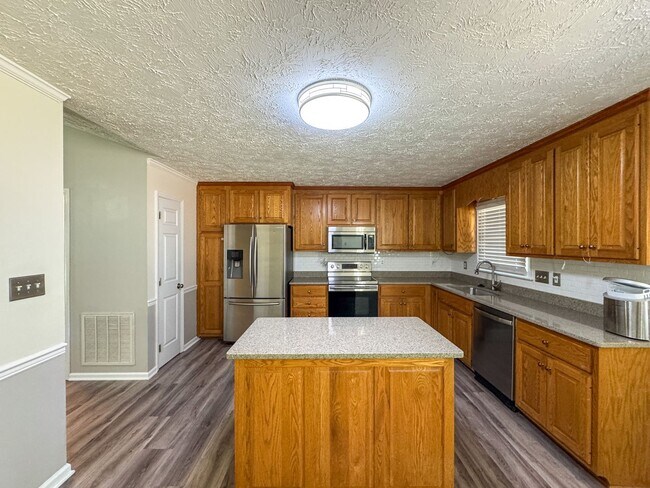 Building Photo - Lovely 3 Bed 2 Bath Home with Bonus Room