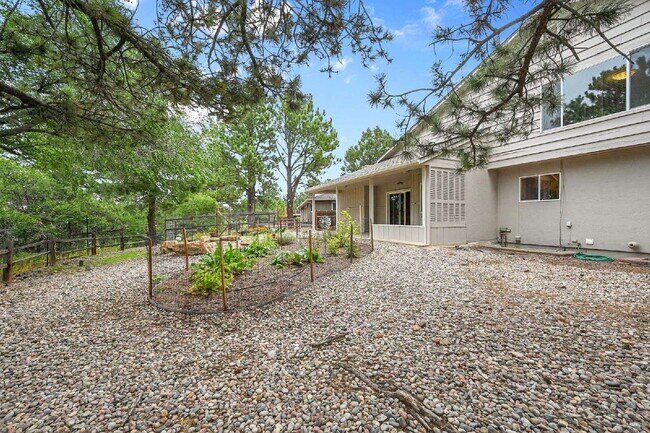 Building Photo - $2,895.00, 4 bed, 3.5 bath, located in Col...