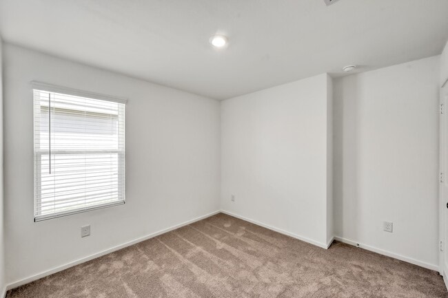 Building Photo - 29635 Knollwood Bay Rd