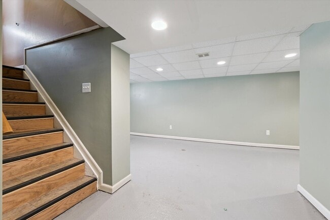 Building Photo - 1032 Hudson St