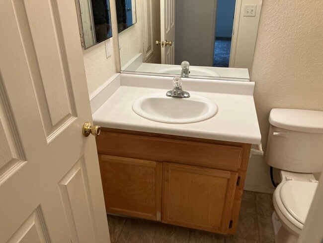 Building Photo - 4 Bedroom 2 Bath House for Rent