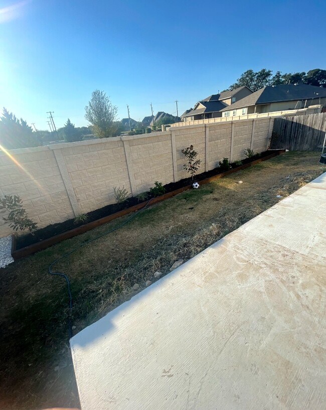 Building Photo - 8745 Ironwood Hill
