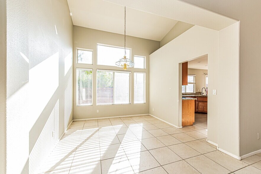 Building Photo - 4616 Reliant