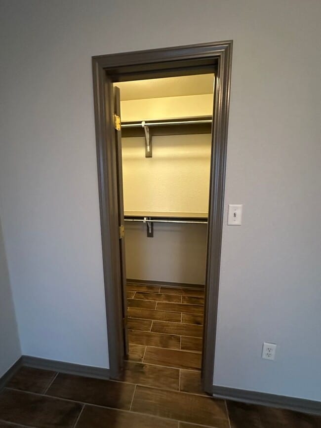 Building Photo - $2,200.00 Move-in-Special