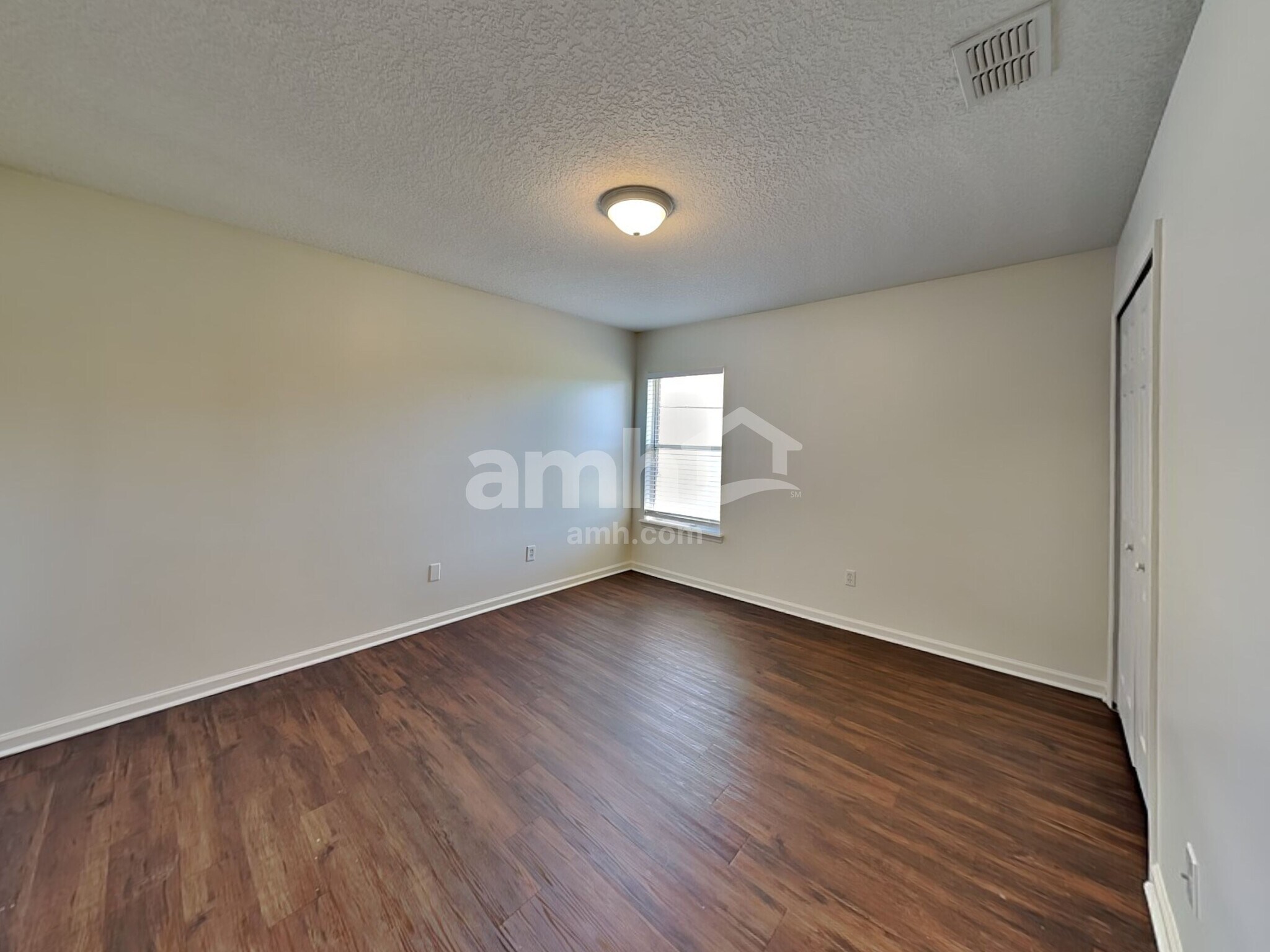 Building Photo - 341 Diana Ct