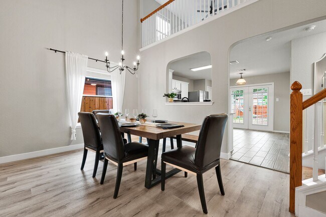 Building Photo - Charming 3 Bed 2.5 Bath Home in Woodlake Meadows Community