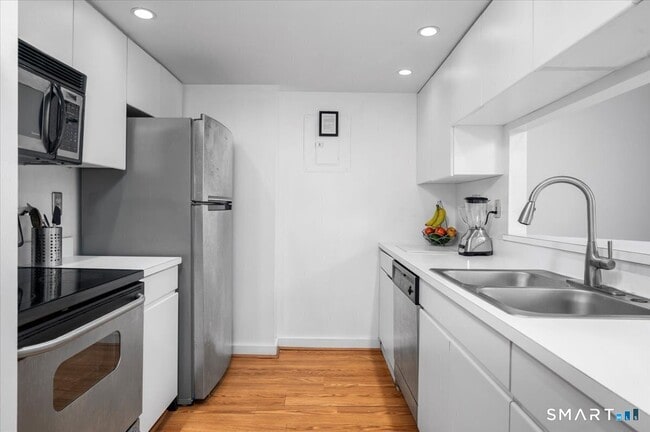 Building Photo - 127 Greyrock Pl