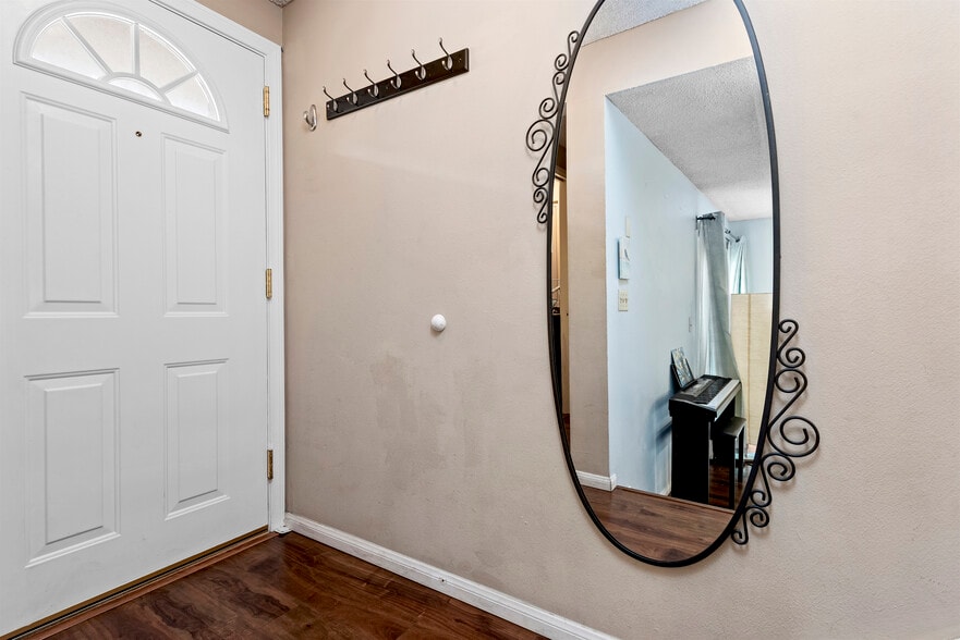 Building Photo - 2640 Worden St.