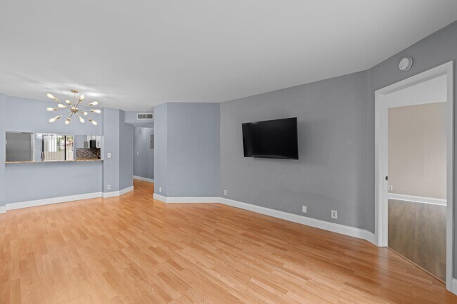 Building Photo - 5545 Courtyard Dr