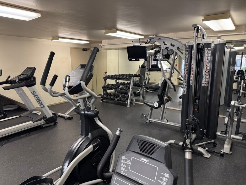 Building Photo - 545 Pierce St