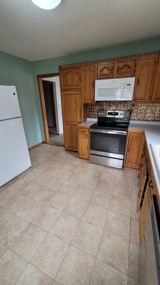 Building Photo - 326 N 3rd St