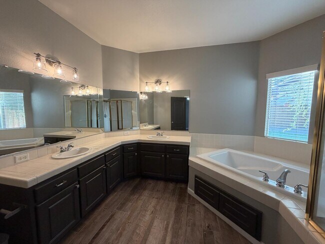 Building Photo - 2785 E Shea Dr
