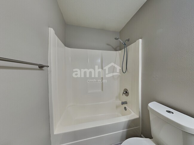 Building Photo - 103 Granary Dr