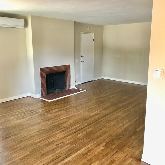 Building Photo - 4930-4930 Sawtelle Blvd