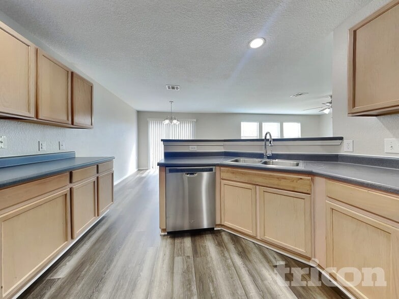 Building Photo - 5617 Victory Gallop Dr