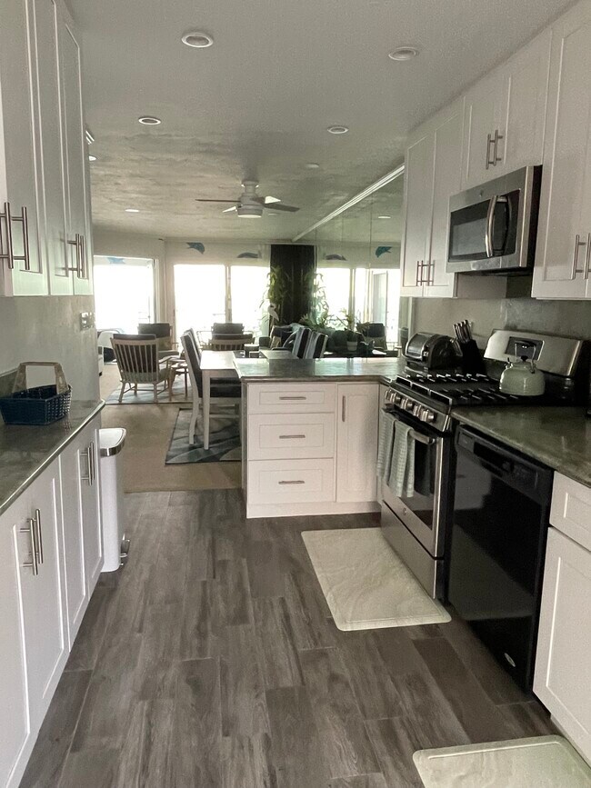 Building Photo - 3755 Ocean Front Walk