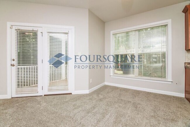 Building Photo - End Unit Townhome| 2nd Floor Loft Space | ...