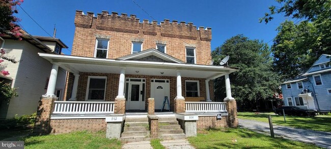 Primary Photo - 802 N Division St